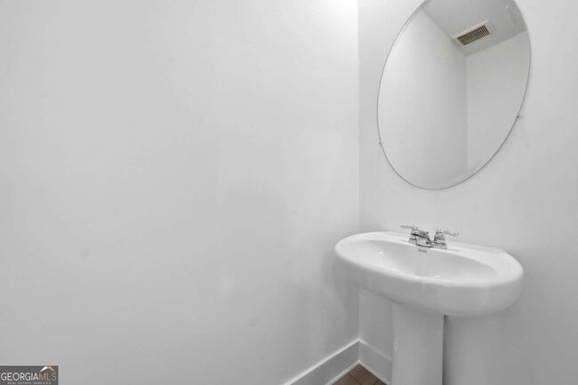 Building Photo - 187 Redbud Rd