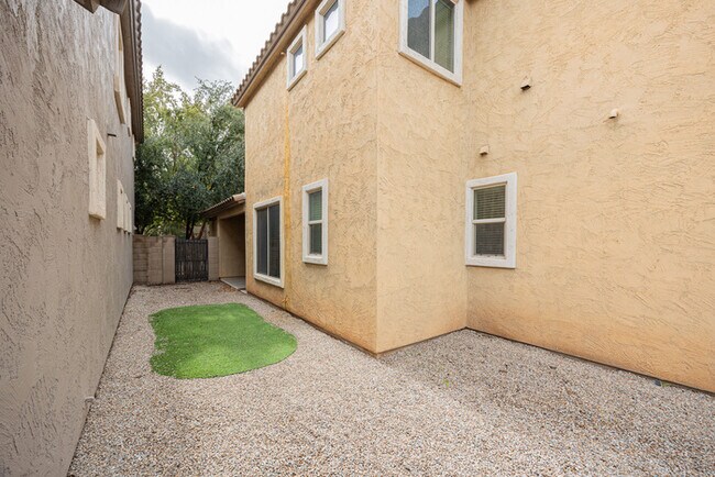 Building Photo - 3314 E Sheffield Rd