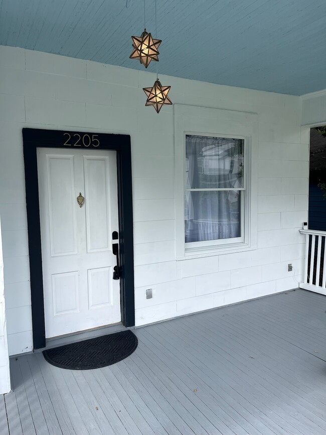 Building Photo - 2205 Kirby Ave