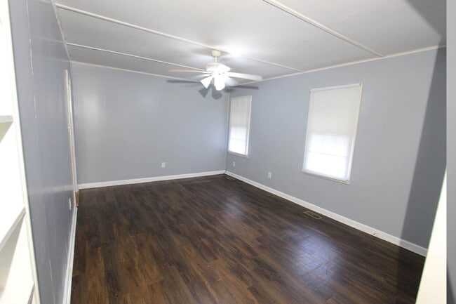 Building Photo - 934 Bluebird Rd