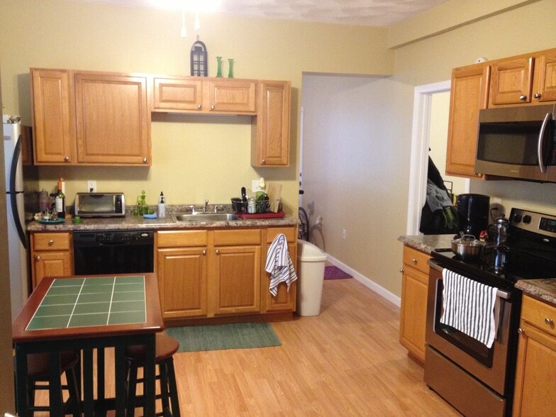 Building Photo - 42 Pond St