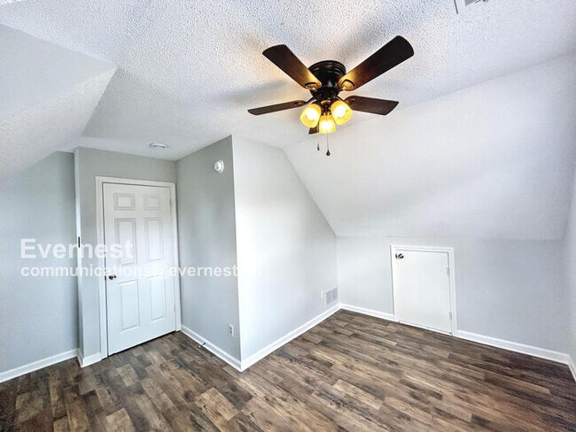 Building Photo - 5240 Shady Ridge Dr