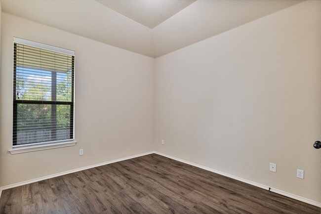 Building Photo - 345 Orbit Dr