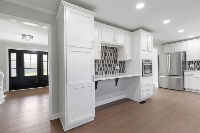 Building Photo - 554 Pointview Dr