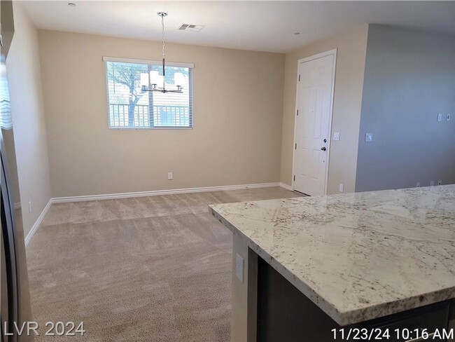 Building Photo - 3-BEDROOM TOWNHOME IN GATED NORTH LAS VEGA...