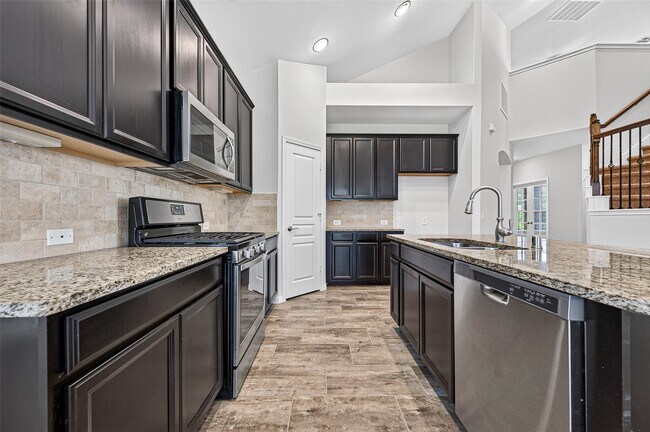 Building Photo - 24603 Royal Pike Dr