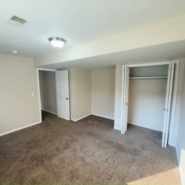 Building Photo - 4443 Hillrise Ct NE