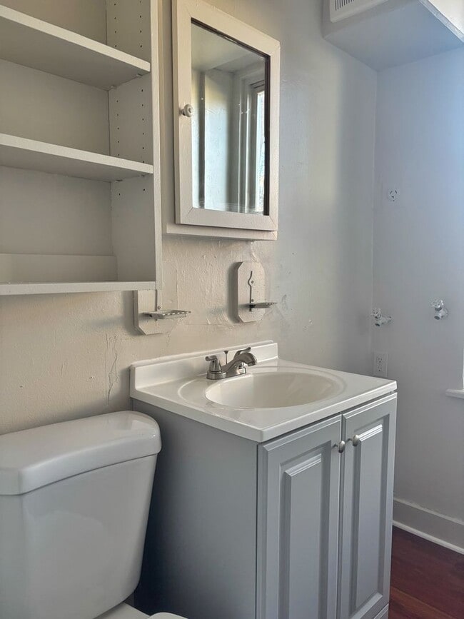 Building Photo - Charming 2-Bedroom, 1-Bath Home in Bethlehem – Ready for You!