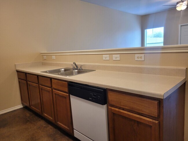 Building Photo - 10818 Mathom Landing