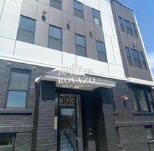 Building Photo - 502 William St