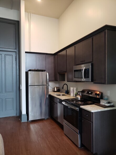 1F - 1531 Elm St