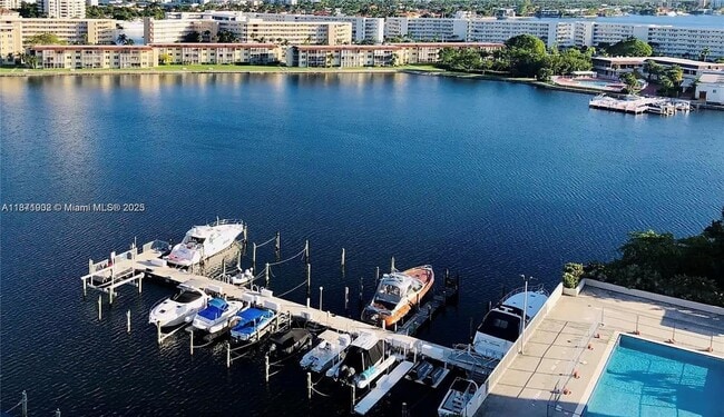 Building Photo - 18051 Biscayne Blvd