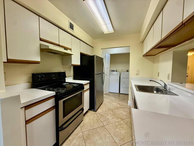Building Photo - 9777 Westview Dr