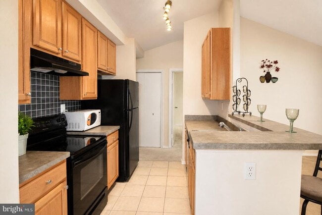 Building Photo - 18501 Fairlight Dr