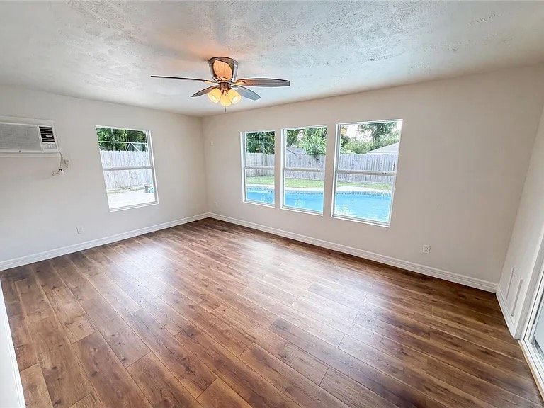 Building Photo - 910 Luella Ave