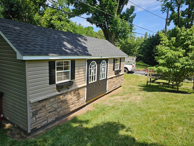 Shed in backyard - 1212 Old Mill Rd