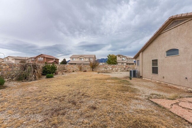 Building Photo - Nice Large Home in Sonoma Ranch—-Will go f...