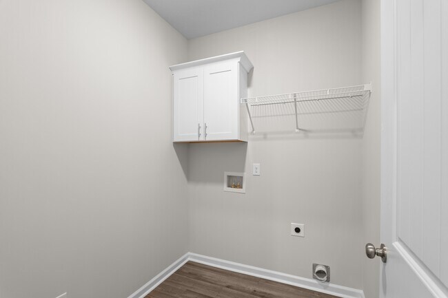 Building Photo - 8132-8132 Snelling Dr