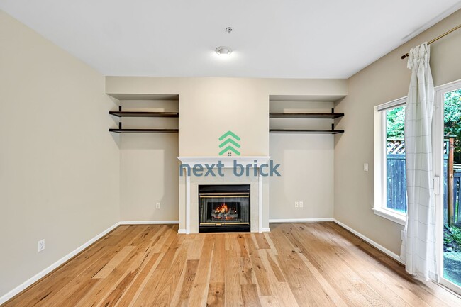 Building Photo - Beautiful 2 bed & 2.5 bath for rent