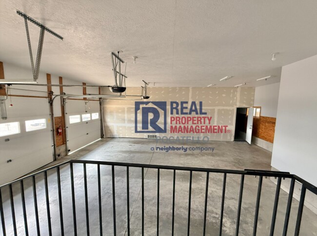 Building Photo - 13355 N Dekay Rd