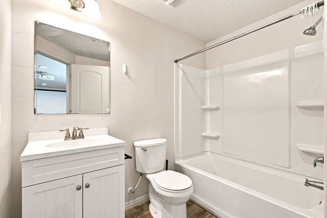 Building Photo - Beautiful Townhome in American Fork!