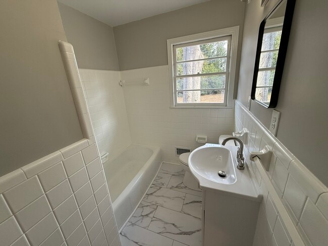 Building Photo - 61 Loganberry Cir