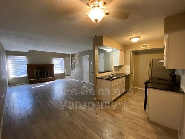 Building Photo - 3200 W Britton Rd