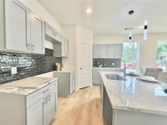 Building Photo - 3801 Carpenter Ave