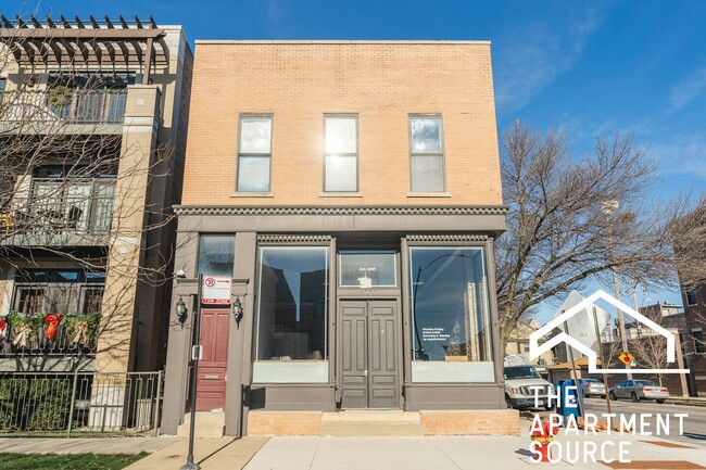 Building Photo - 648 N Damen Ave