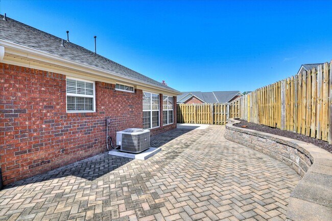 Building Photo - 443 Surrey Park Dr SE