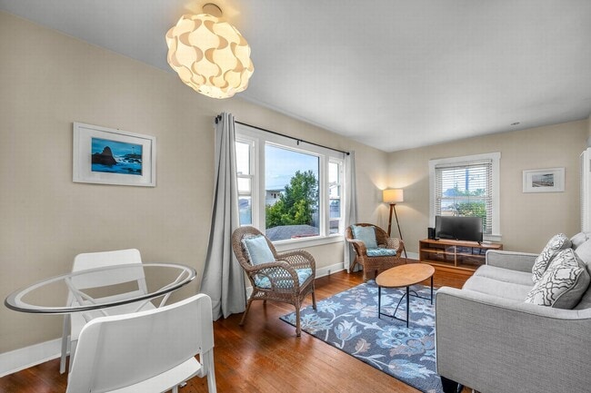 Building Photo - 204 S Guadalupe Ave