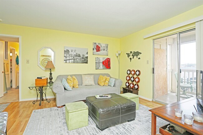 Building Photo - 2626 Holly Hall St