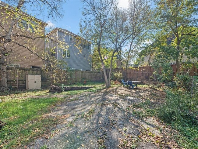 Building Photo - 2406 Charleston St