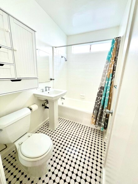 Building Photo - 11569 Iowa Ave