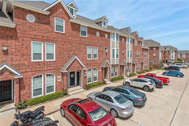 Building Photo - SUBLEASE Aug 11 2025 in Lakeridge Townhomes!