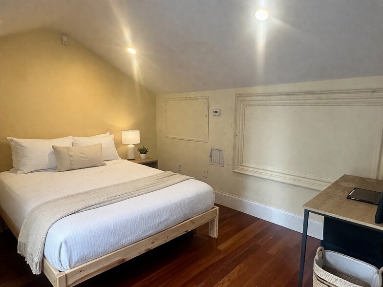 Building Photo - 21 Worthington St