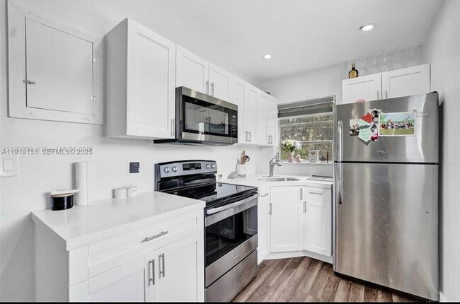 Building Photo - 685 SW 7th Terrace