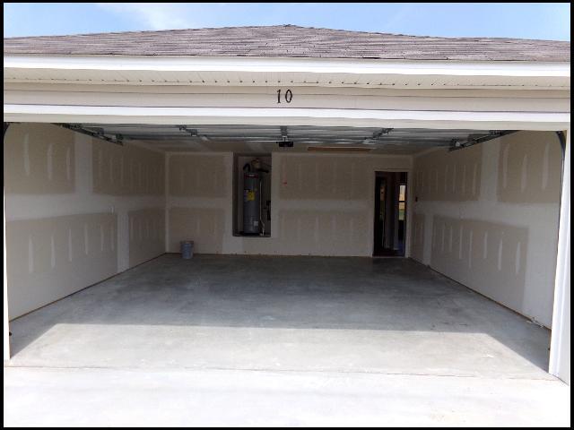 Building Photo - 10 Wisteria Dr