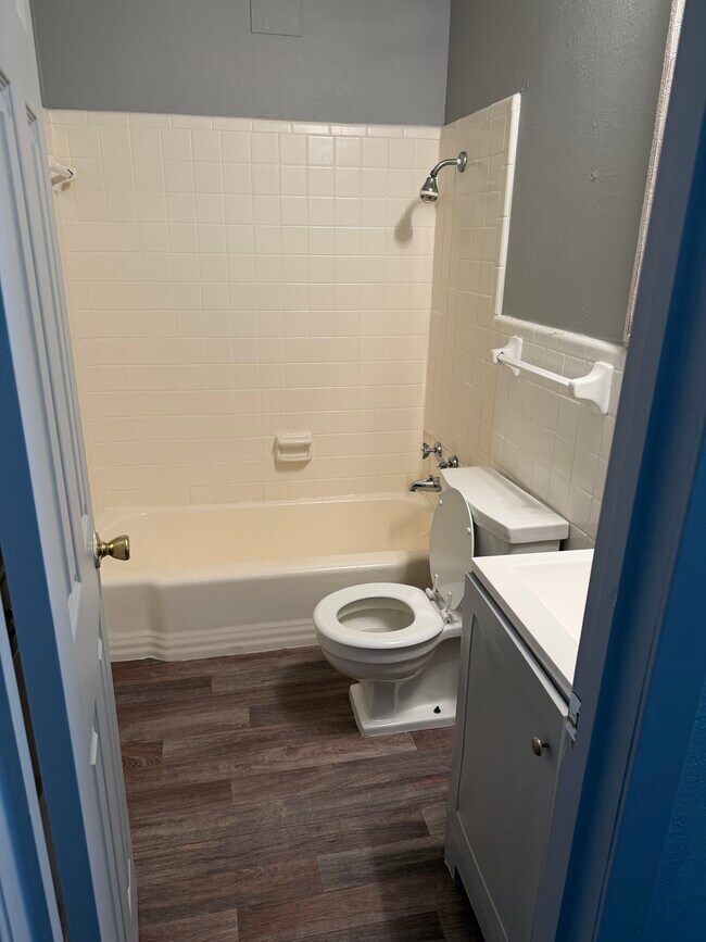 Building Photo - Pine Street Terrace