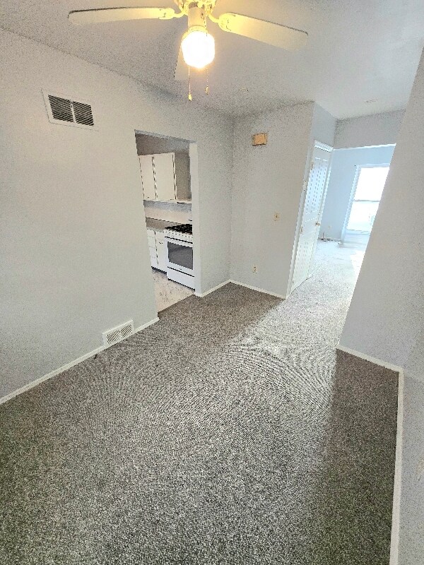 Building Photo - 7037 Paxton Rd