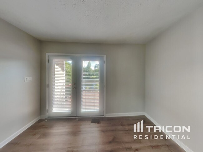 Building Photo - 325 Cypress Ln