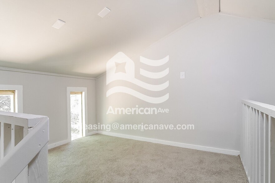 Building Photo - 2456 N Cheyenne Ave