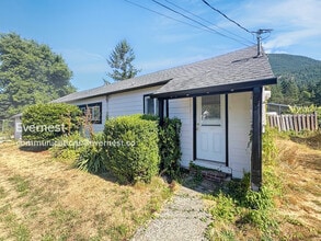 Building Photo - 43410 SE N Bend Way