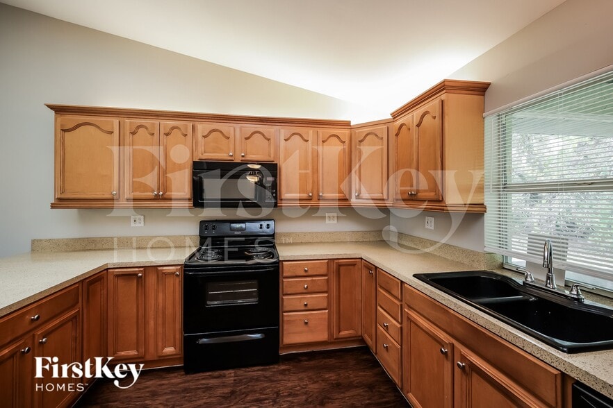 Building Photo - 23504 Avacado Ave