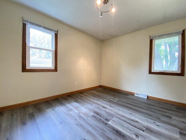 Building Photo - 4120 5th Pl NW