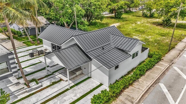 Building Photo - 394 SE 5th Ave