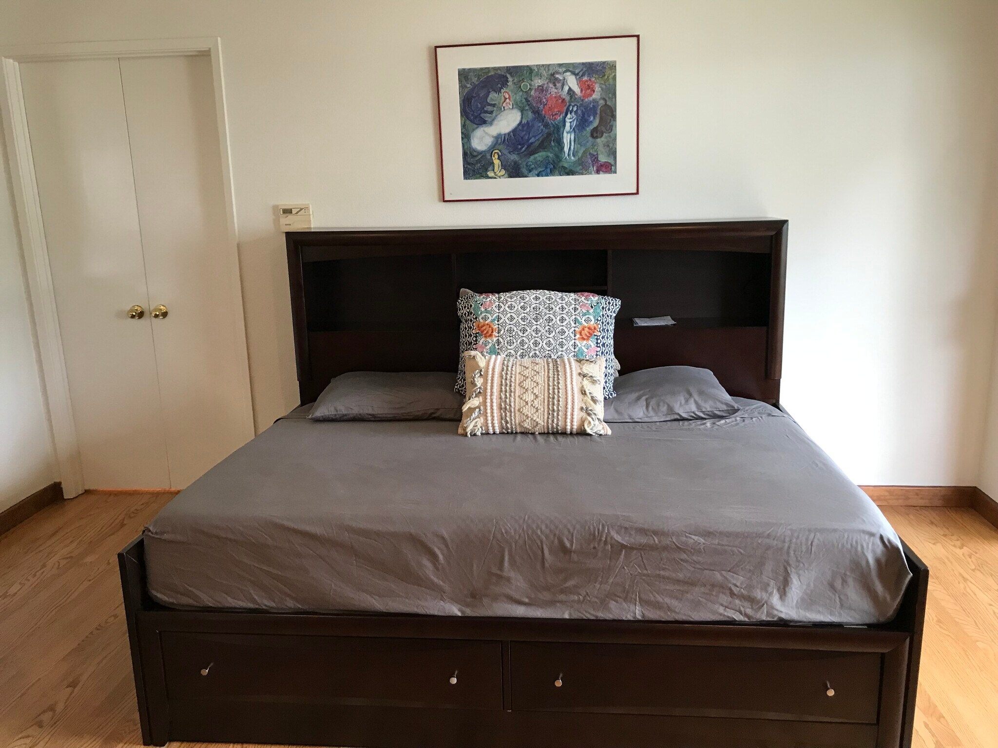 Building Photo - 6000 Bixby Village Dr