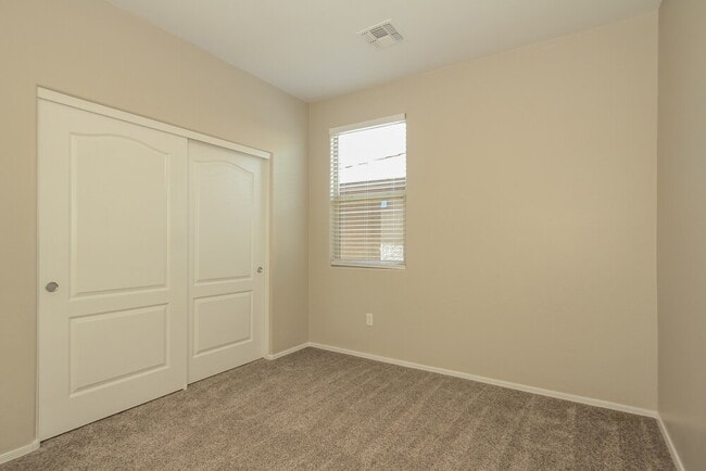 Building Photo - 6269 S Reed Bunting Dr