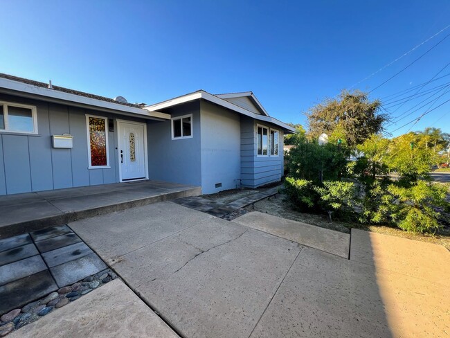 Building Photo - North Pacific Beach 3 Bedroom 2 Bath One S...