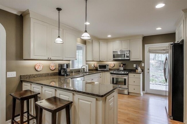 Building Photo - 42 Pine Lake Dr NW